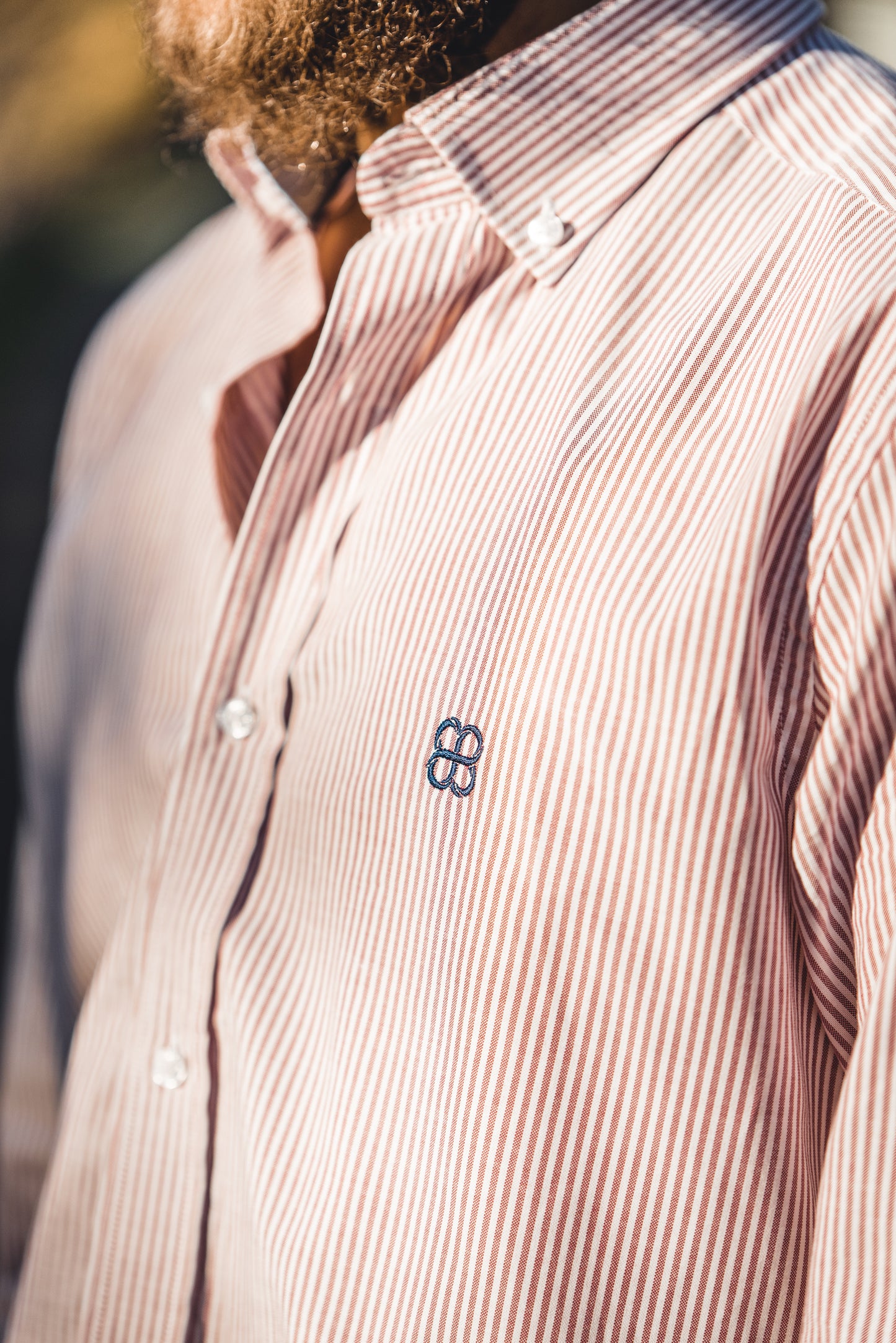 Camisa de rayas rojas